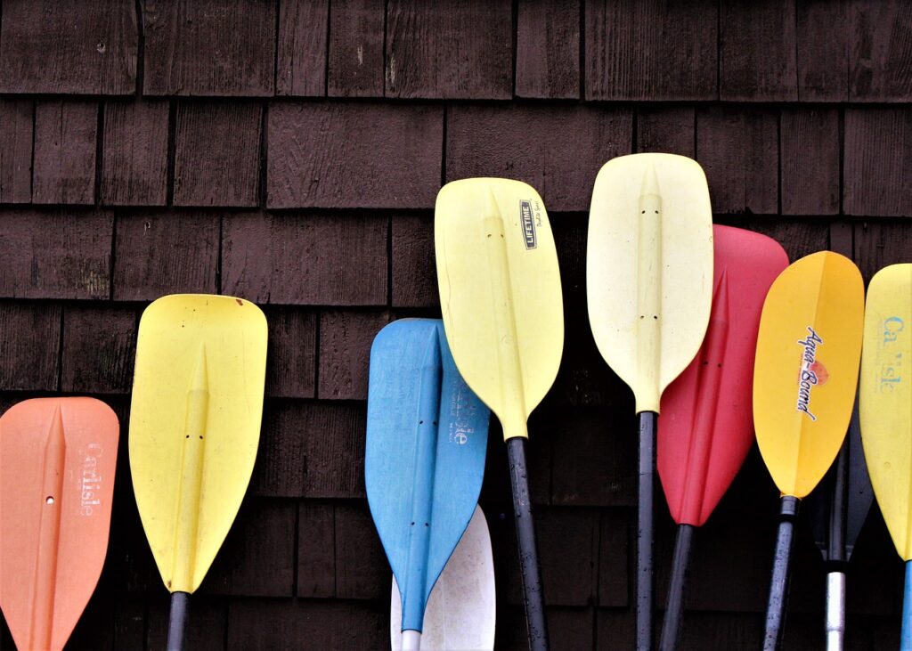 different blade shapes for right kayak paddle